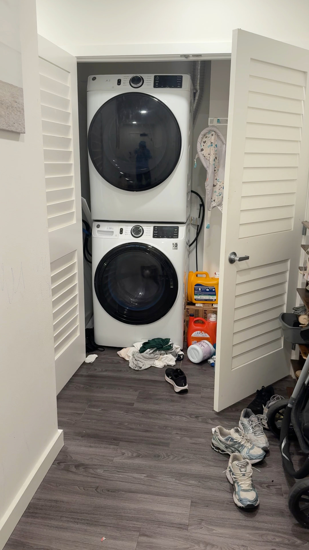 Hallway laundry area before a Cenlora clean